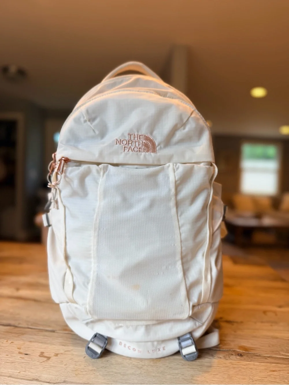 The North Face Women's Recon Luxe Backpack - White Dune/Burnt Coral Metallic